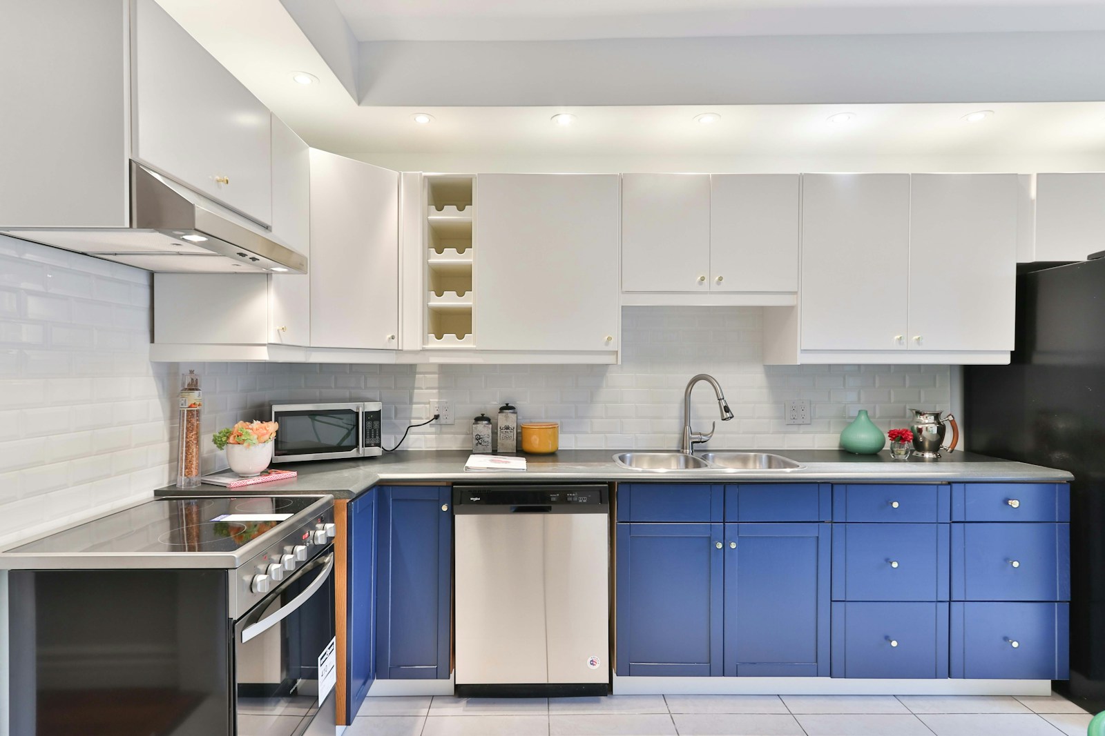 Unleash Your Creativity: Tips for Personalizing Your Designer Kitchen